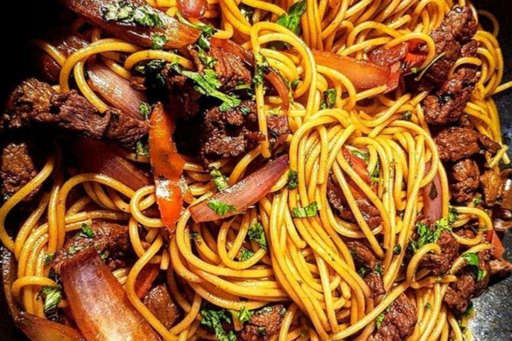Tallarín saltado